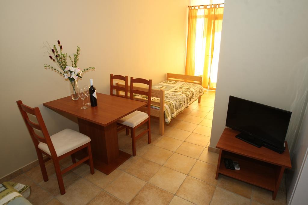 ורסי Sea View Apartments Nina חדר תמונה