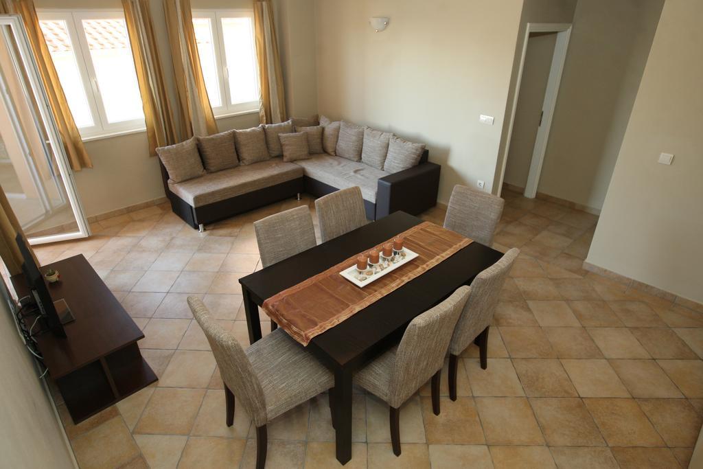 ורסי Sea View Apartments Nina מראה חיצוני תמונה